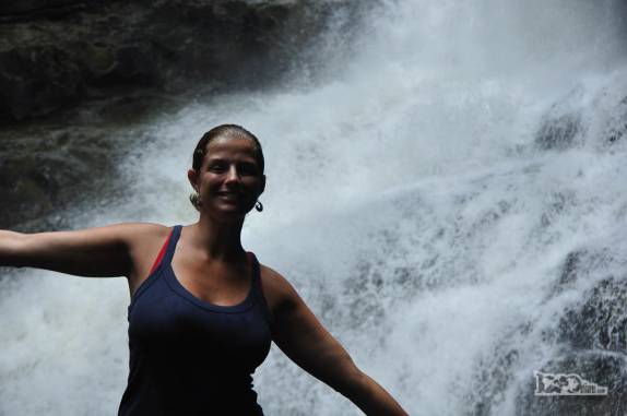 felicidade ao chegar ao Salto do Saci, na região de Antonina, litoral do Paraná